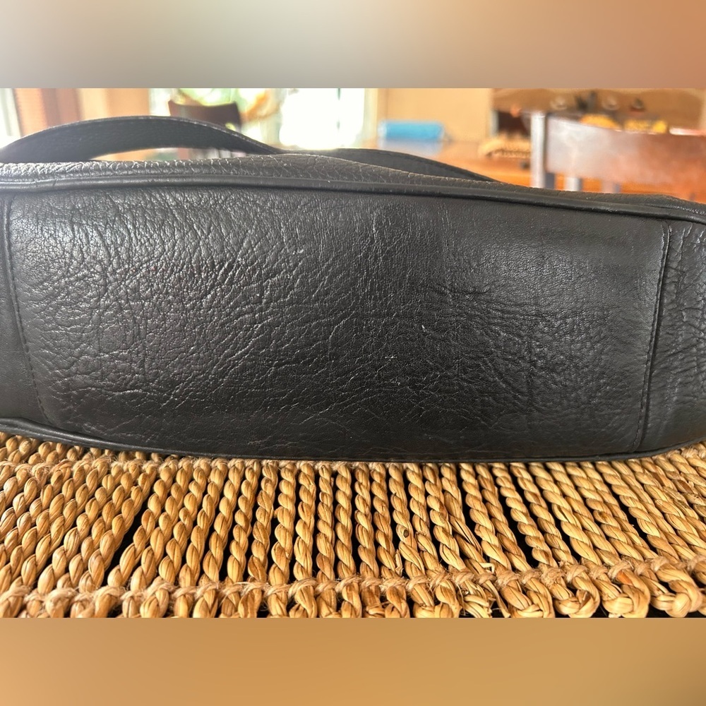 Danier genuine leather fold over bag - Picture 10 of 14